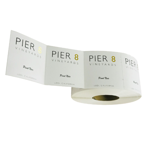 ボトルを超えて: ワインのラベルが密かにあなたを売り込んでいる方法